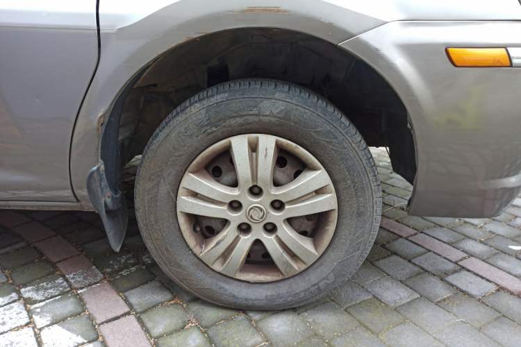 Used FORTHING Lingzhi 2013 M5 Q3 2.0L 7-seat Long-Wheelbase Comfort Model
