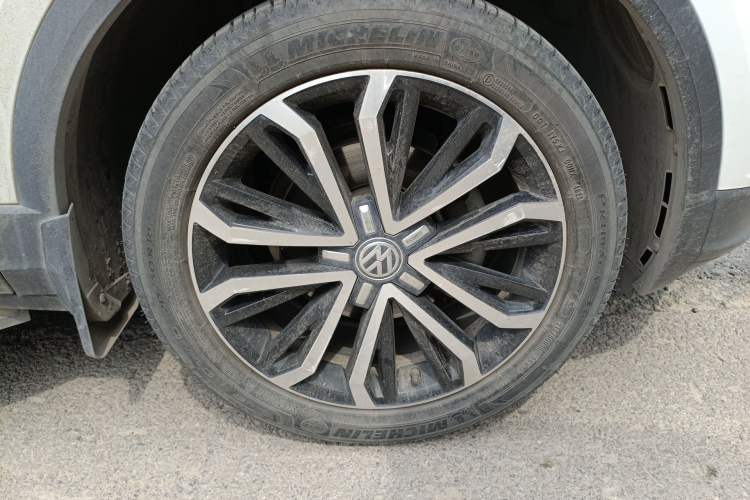 Used Volkswagen T-ROC 2019 280TSI DSG Two-Wheel Drive Comfort Version China VI Standard Right Front Wheel Hub