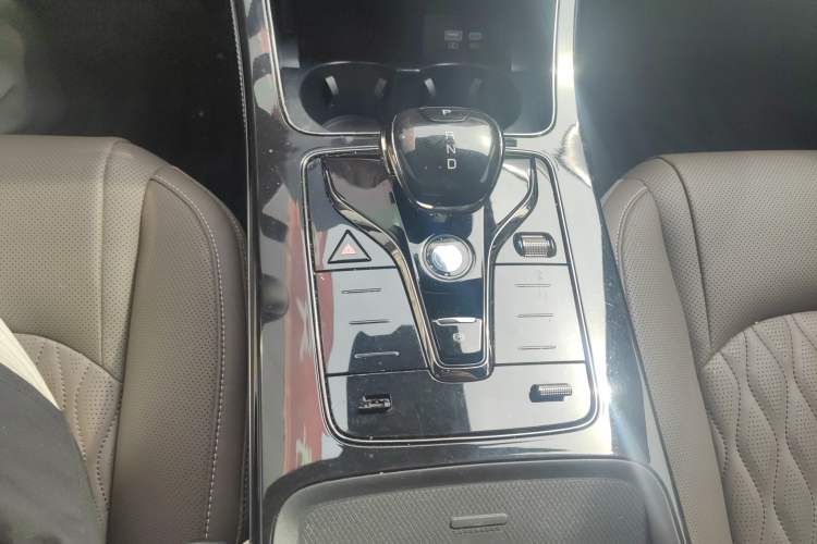 Used BYD Han 2024 EV Glory Edition 506KM Front-Wheel-Drive Premium Model Gear Lever