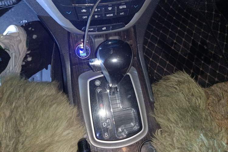 Used GAC Trumpchi GS5 Super 2016 2.0L Automatic Two-Wheel Drive Supreme Edition Gear Lever