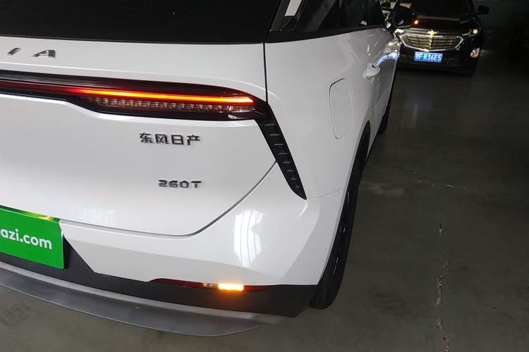 Used Venucia V 2022 260T Black Horse Edition · Idol