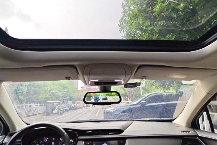 Used Cadillac XT5 2018 25T Luxury Model Headliner