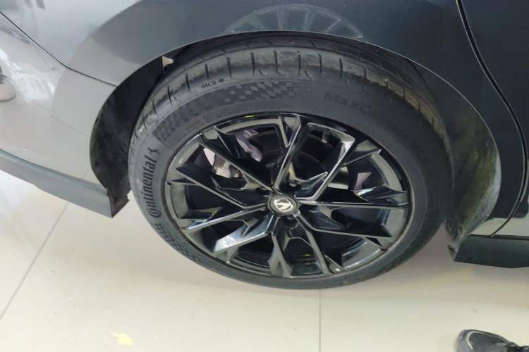 Used CHANGAN UNI-V 2024 1.5T Prestige Edition Right Rear Wheel Hub