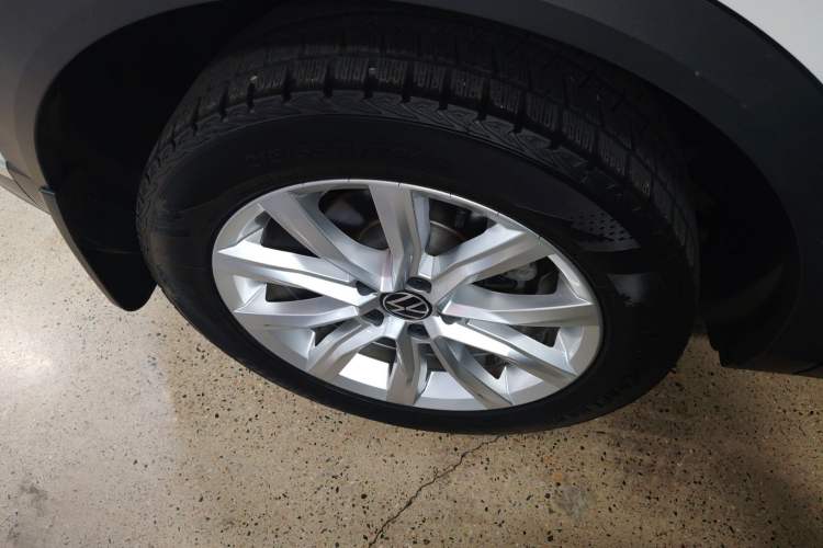 Used Volkswagen T-ROC 2022 280TSI DSG Two-Wheel Drive Elite PLUS Right Rear Wheel Hub