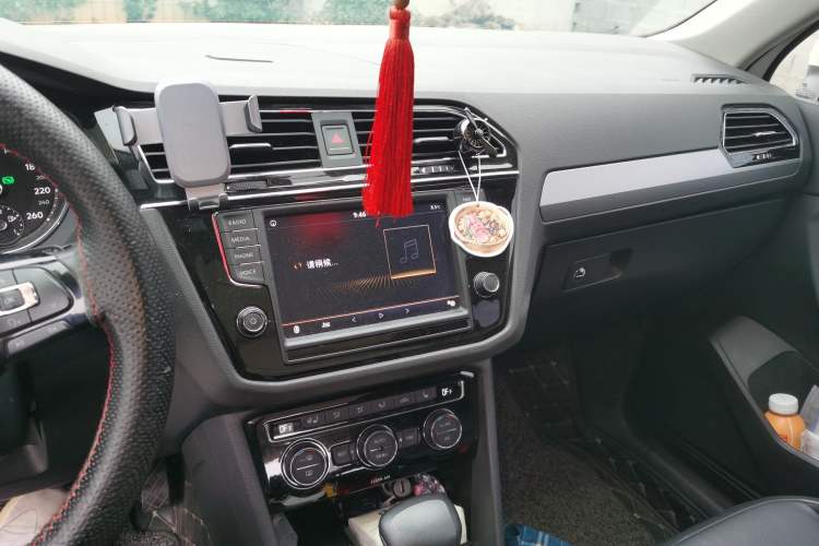 Used Volkswagen Tiguan L 2017 330TSI Automatic Two-Wheel Drive Luxury Edition Audio And AC Panel