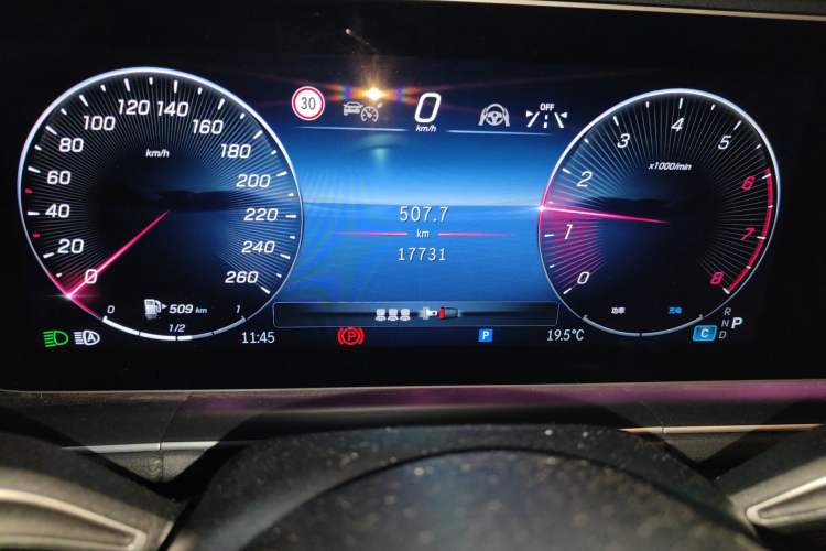 Used Mercedes-Benz GLE 2025 GLE 350 4MATIC Stylish Model Odometer Close Up