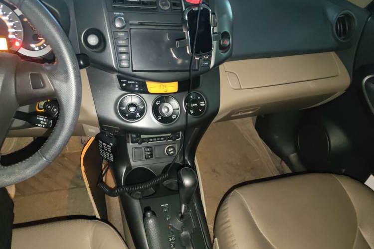 Used Toyota RAV4 2012 Luxurious 2.4L Automatic 4x4 with Stylish Features
