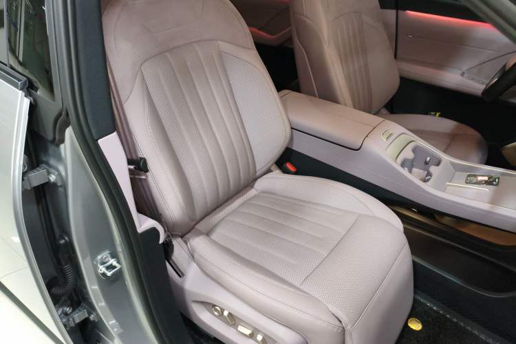 Used ONVO L60 2024 60 kWh Rear-Drive Version
