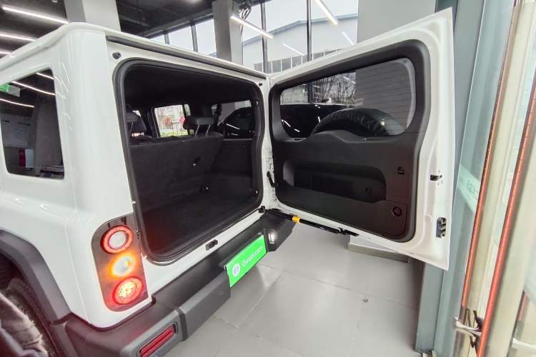 Used 212 T01 2024 2.0T Mechanic
