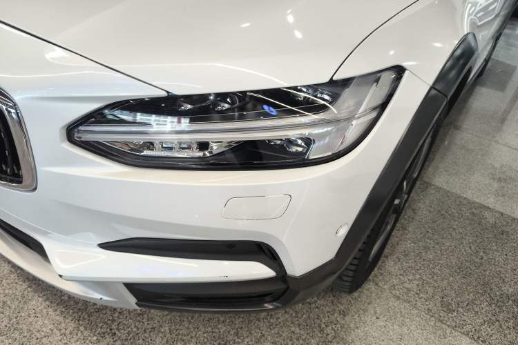 Used Volvo V90 2017 Cross Country T5 AWD Prestige Edition
