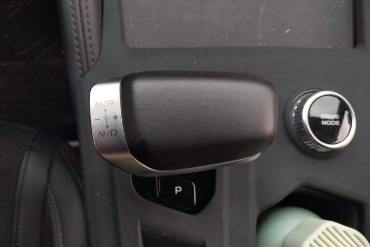 Used Geely Auto Monjaro L 2024 2.0TD High-Power Automatic Two-Wheel Drive Skyline Edition Gear Lever