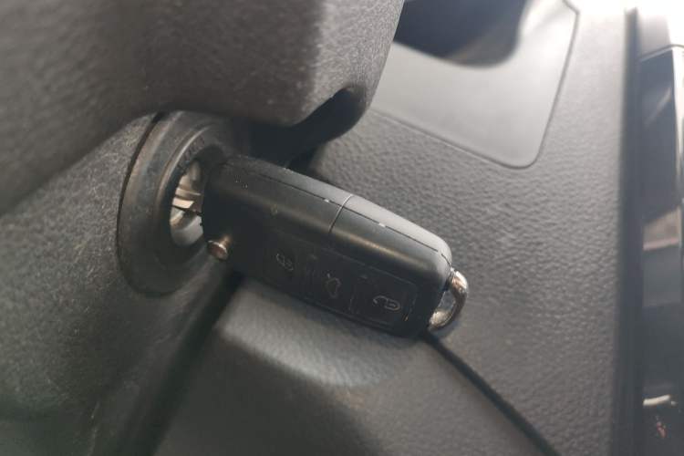 Used FORTHING Joyear X5 2013 1.6L Manual Luxury Model China IV Standard
