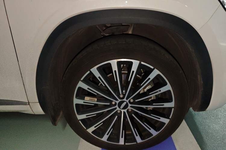 Used Geely Auto Monjaro L 2025 Dongfang Yao 2.0TD Automatic Lanxing Edition Right Front Wheel Hub