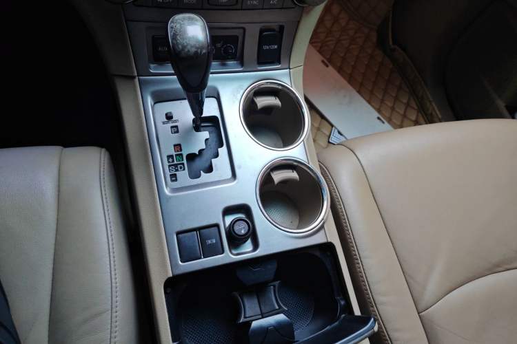 Used Toyota Highlander 2009 2.7L Two-Wheel Drive 7-Seater Luxury Edition Gear Lever