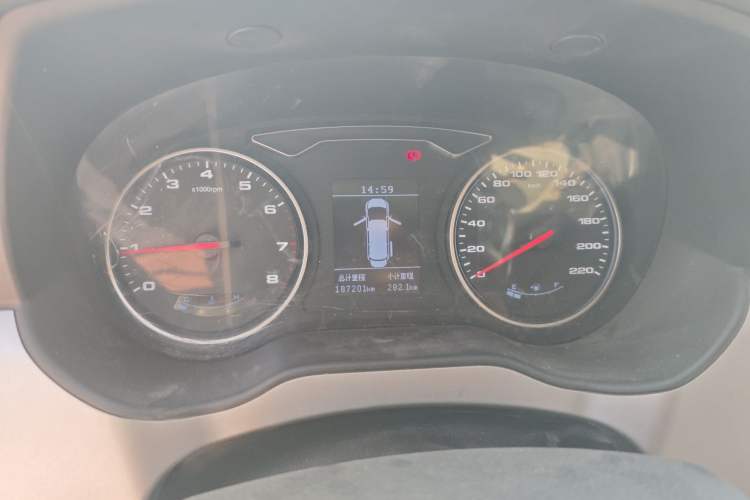 Used JAC Refine M4 2017 2.0T Manual Comfort Version
