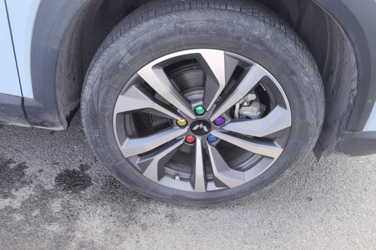 Used Wuling Asta 2022 2.0L DHT Electric-Speed Version Right Front Wheel Hub