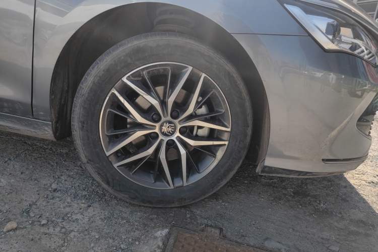 Used BYD Qin PLUS 2021 DM-i 120KM Prestige Model Right Front Wheel Hub