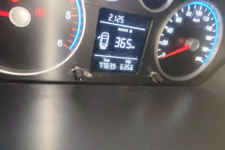 Used Foton Toano 2023 Urban Edition Multi-Function 2.0T Manual Short Wheelbase Mid-Roof Rear Single Tire – Available in 5/6/9-Seater Configurations