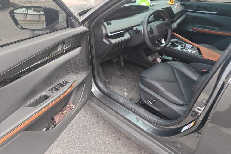 Used Changan UNI-V 2022 1.5T Prestige Version