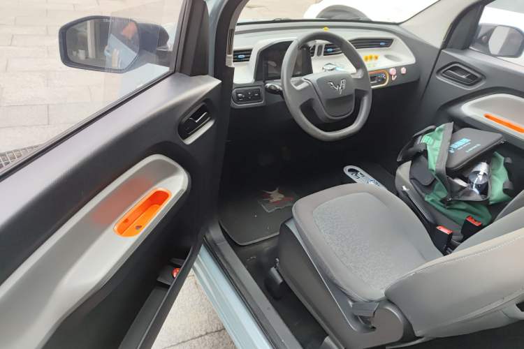 Used Wuling Hongguang MINIEV 2020 Zizai Version Lithium-NMC Driver Seat