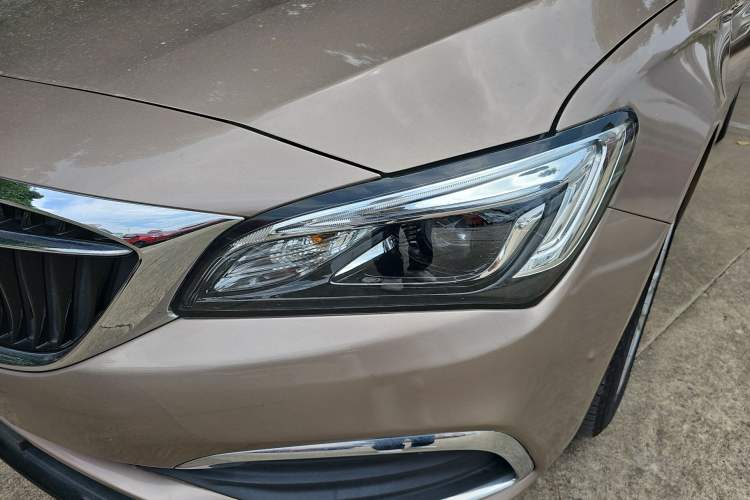 Used Buick Verano 2019 Sedan 20T Dual-Clutch Luxury Model
