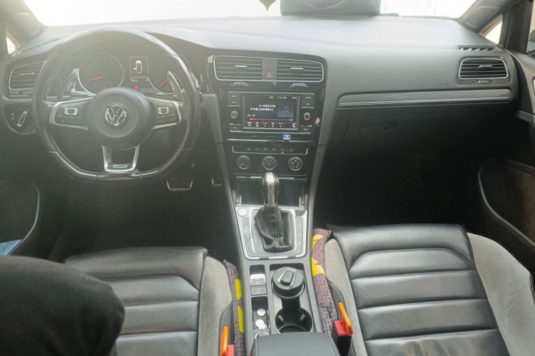 Used Volkswagen Golf 2018 280TSI Automatic R-Line Model Center Console