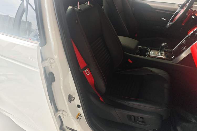 Used Land Rover Discovery Sport 2021 249 PS R-Dynamic SE Performance Tech Edition 5 Seats Right Front Seat