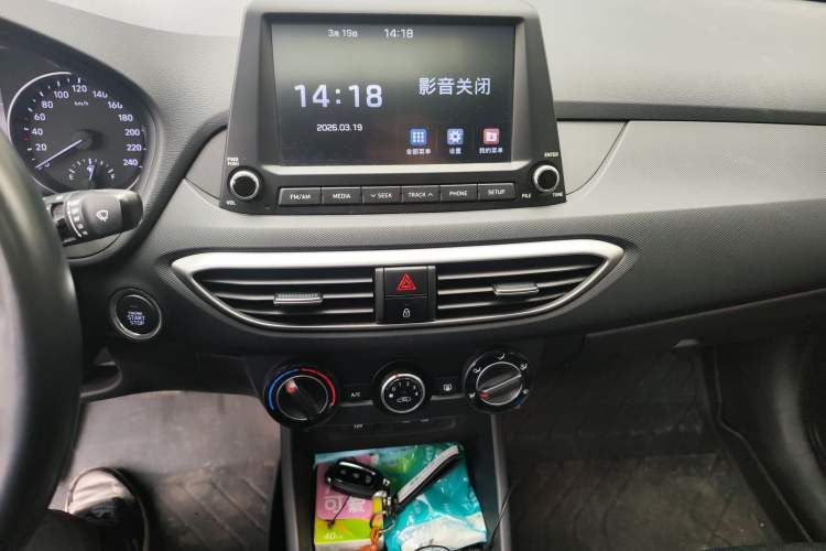 Used Hyundai Celesta 2017 1.6L Automatic Yueshin Edition DLX Audio And AC Panel