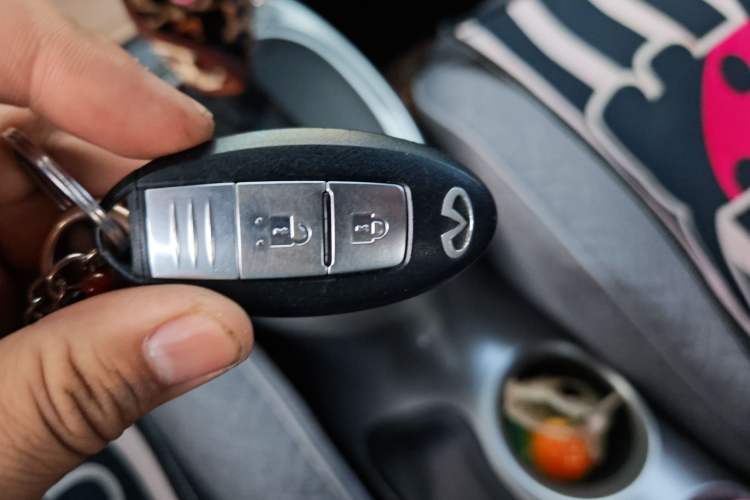 Used Infiniti ESQ 2014 1.6L Spontaneous Edition
