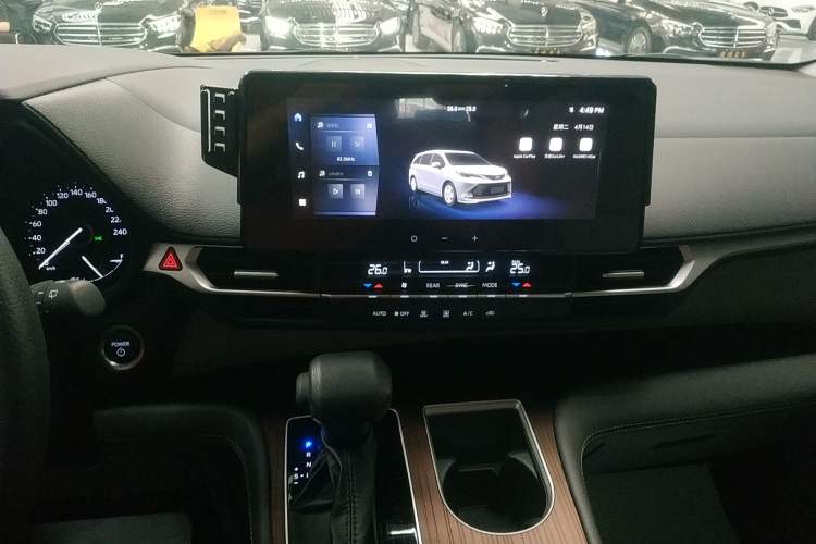 Used Toyota SIENNA 2026 Model 2.5L Dual-Engine Two-Wheel-Drive Comfort Edition Audio And AC Panel