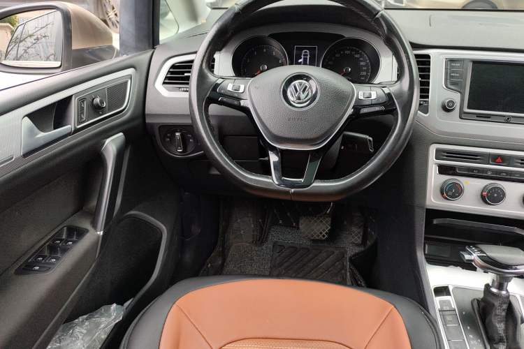Used Volkswagen Golf Sportsvan 2016 230TSI Automatic Trend Edition Steering Wheel