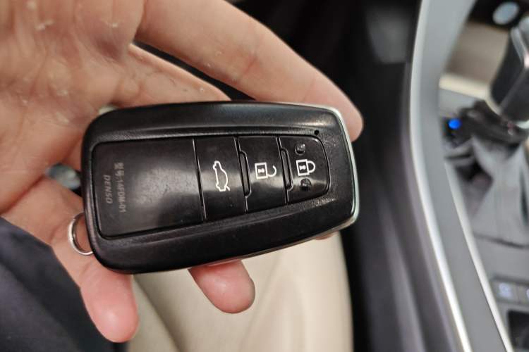 Used Toyota Avalon 2019 2.0L Luxury Edition China VI Standard
