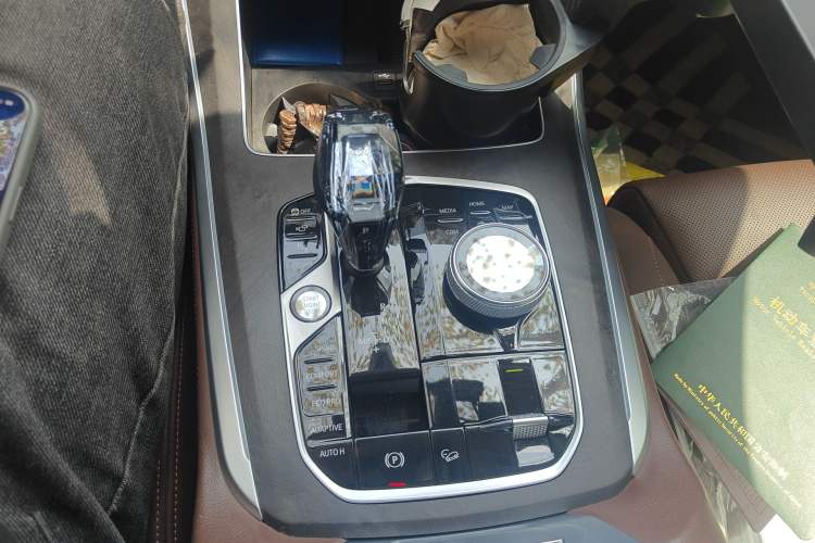 Used BMW X5 2021 xDrive40i Luxury Model with M Sport Package Gear Lever