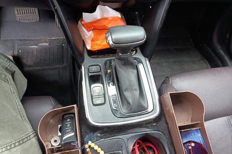 Used GAC Trumpchi GS4 2018 235T Automatic Two-Wheel Drive Luxury Smart Connectivity Version Gear Lever