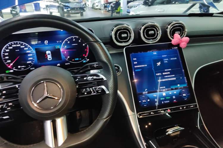 Used Mercedes-Benz C-Class 2022 C 260 L Obsidian Night Sport Edition Gear Lever