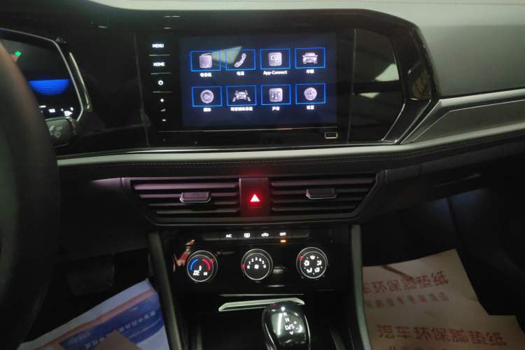 Used Volkswagen Sagitar 2021 200TSI DSG Comfort Connect Edition Audio And AC Panel