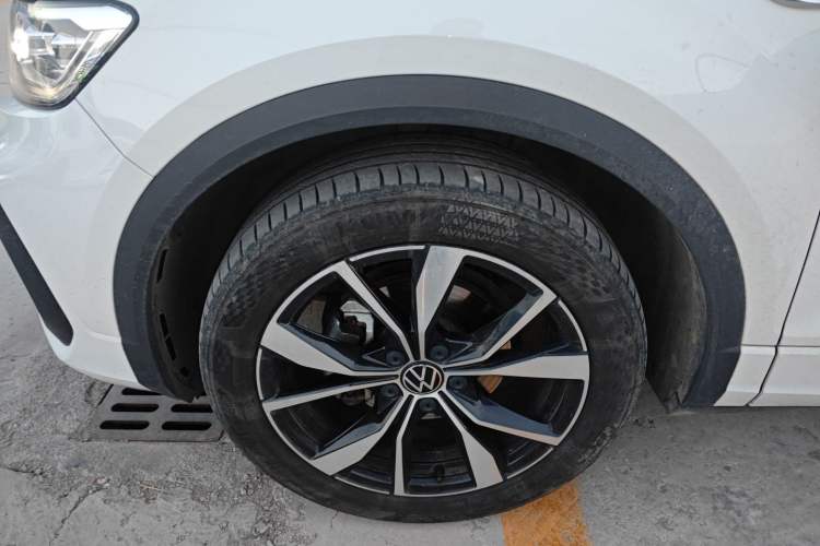Used Volkswagen T-ROC 2025 300TSI DSG Two-Wheel Drive Chen Guang Edition Left Front Wheel Hub