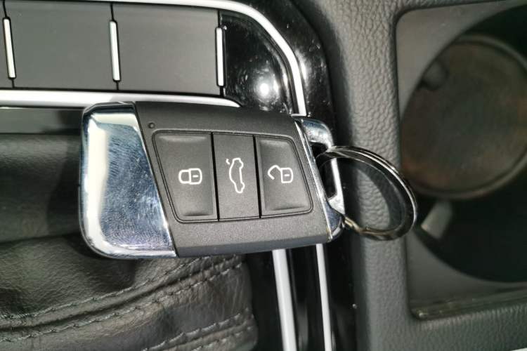 Used Volkswagen Magotan 2023 2 Million Units Limited Edition 330TSI DSG Leading Version
