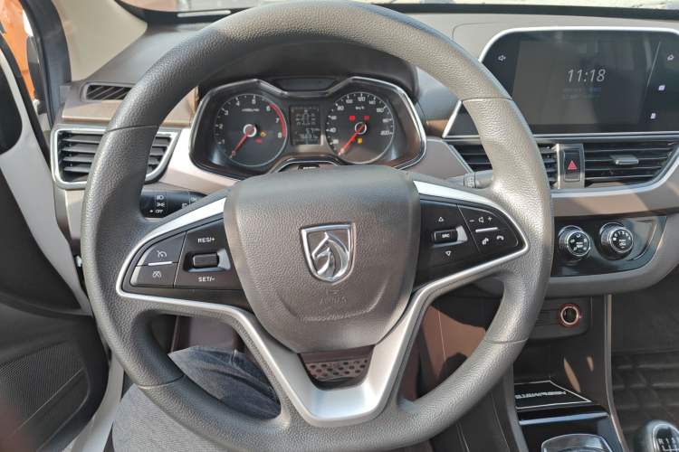 Used Baojun 310W 2017 1.5L Manual Fashion Model China V