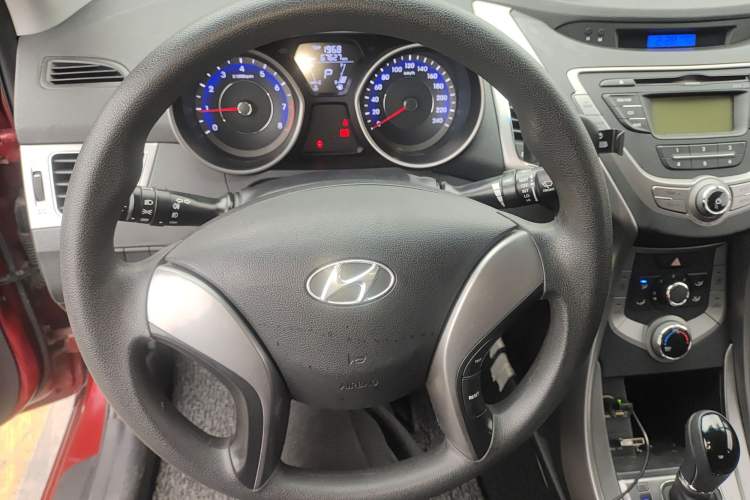 Used Hyundai Elantra (5th Generation / Langdong) 2012 1.6L Automatic Fashion Edition
