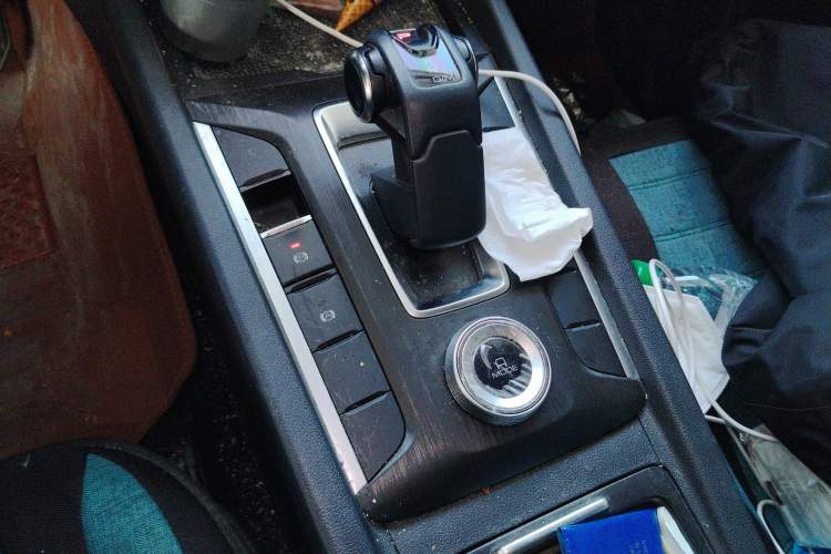 Used Great Wall Poer 2023 2.0T Commercial Version Automatic Diesel Two-Wheel Drive Elite Trim with Long Bed – GW4D20M Gear Lever