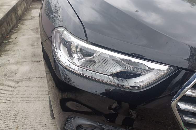 Used Haval H2 2018 Chuanxiang Edition Blue Badge 1.5T Manual Two-Wheel Drive Fashionable Model