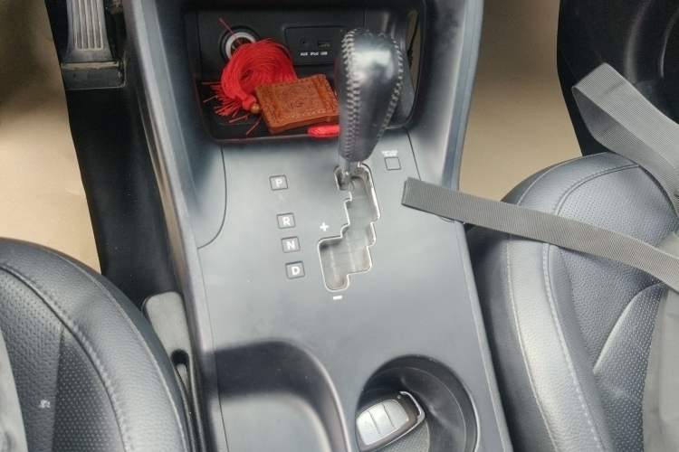 Used Hyundai ix35 2015 2.0L Automatic 2WD Smart Type China IV Gear Lever