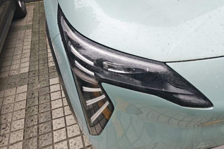 Used AION Y 2022 Plus 70 Tech Edition Right Front Headlight