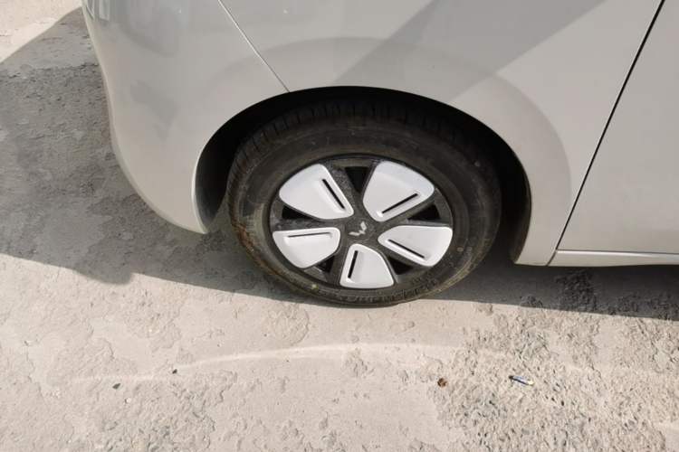 Used Wuling Hongguang MINIEV 2025 Four-Door Version Advanced Edition Left Front Wheel Hub