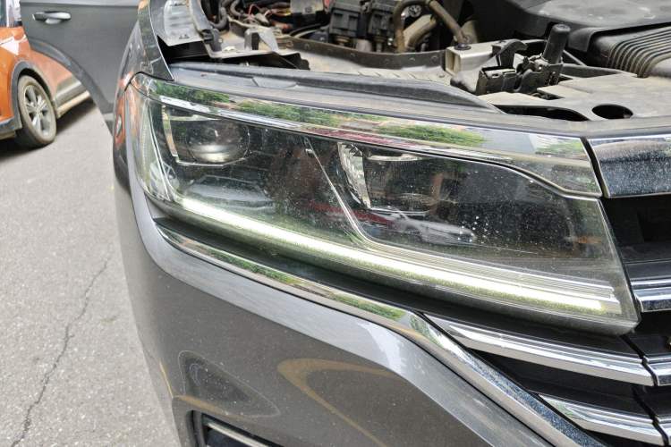 Used Volkswagen Touareg 2020 2.0 TSI RuiShang Edition China VI Standard Right Front Headlight