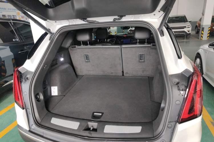 Used Cadillac XT5 2020 28T Luxury Version Trunk