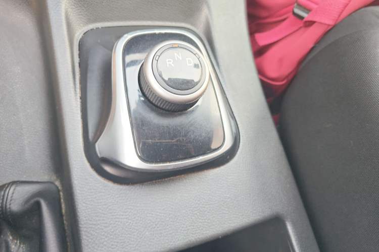 Used FORTHING Lingzhi M5 2022 Comfort Model 7 Seats Gear Lever