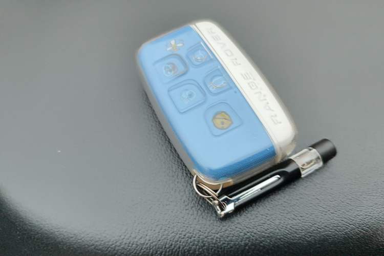 Used Land Rover Discovery 2012 5.0 V8 HSE Vehicle Key