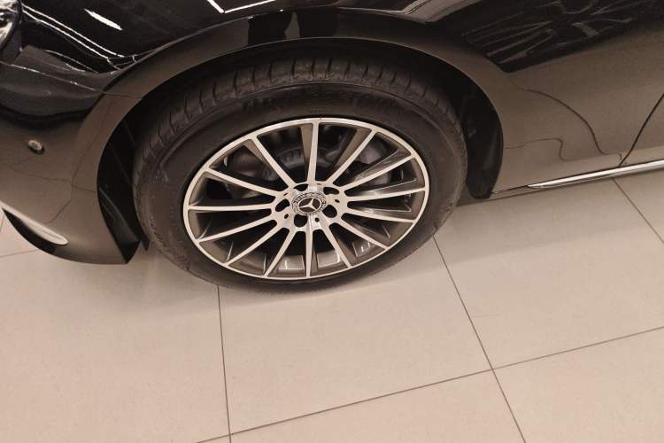 Used Mercedes-Benz E-Class 2023 E 260 L 4MATIC Exterior 4